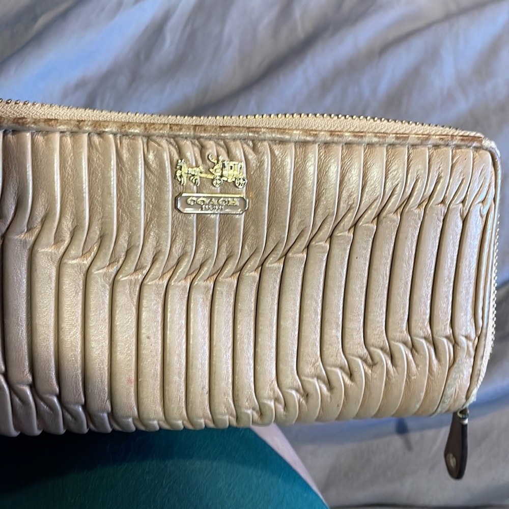 Beautiful Coach Wallet - Picture 7 of 8